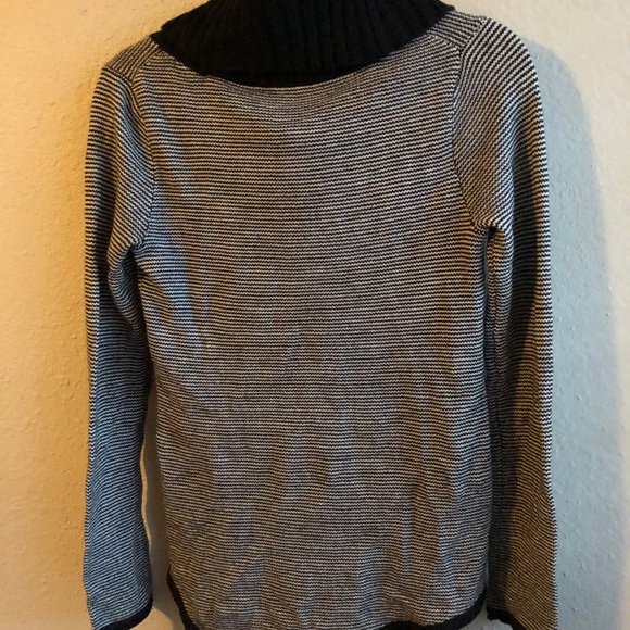 Express Black and white striped sweater - Picture 4 of 4